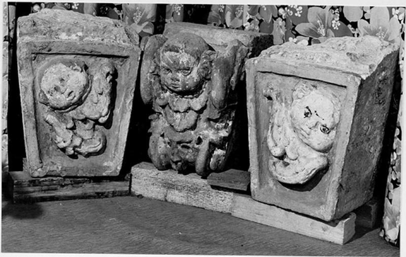 Vue des vestiges provenant de la Porte des Vosges à Thann.