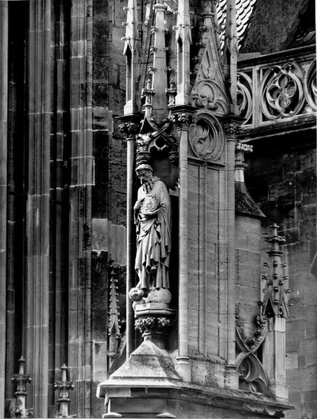 Tour Nord, contrefort N VI : statue de Saint Colomban (05), par Dujardin entre 1894 et 1900.