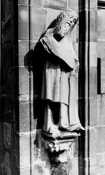 Façade ouest, contrefort 0II : statue d'apôtre(6).