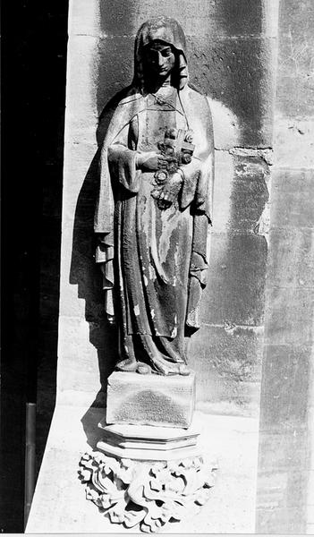 Façade ouest, contrefort S II : statue de Sainte Thérèse de Lisieux (02), par Klein.