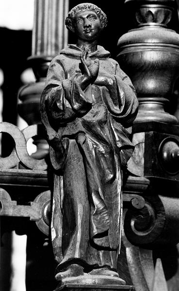 L'abat voix, statuette de moine.