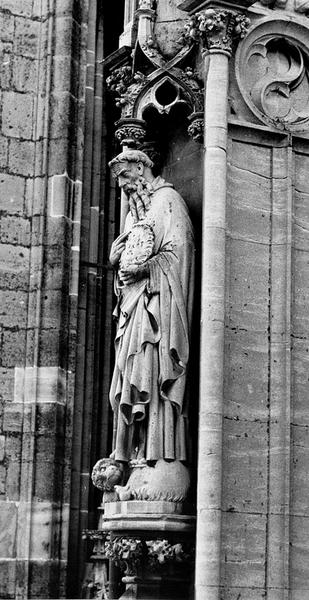 Tour Nord, contrefort N VI : statue de Saint Colomban (05), par Dujardin entre 1894 et 1900.