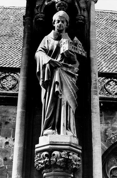 Tour Nord, contrefort N VIII : statue de Saint Léger (05), par Dujardin.