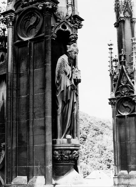 Tour Nord, contrefort N VIII : statue de Saint Léger (05), par Dujardin.