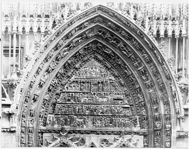 Portail ouest : vue d'ensemble du grand tympan A de la Vie à la Vierge.