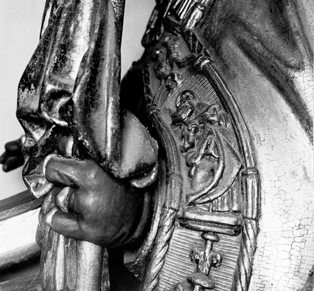 Statue de Saint Thiébaut : bordure de la chape sur laquelle est représenté un apôtre.