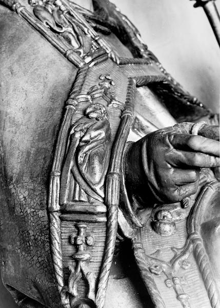 Statue de Saint Thiébaut : bordure de la chape sur laquelle est représenté l'apôtre Saint Paul.