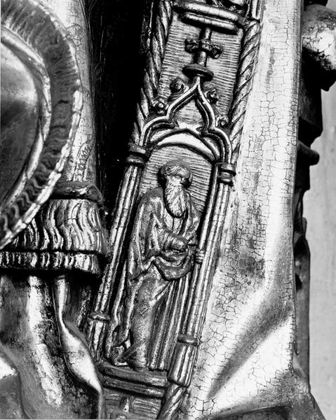 Statue de Saint Thiébaut : bordure de la chape sur laquelle est représenté un apôtre.