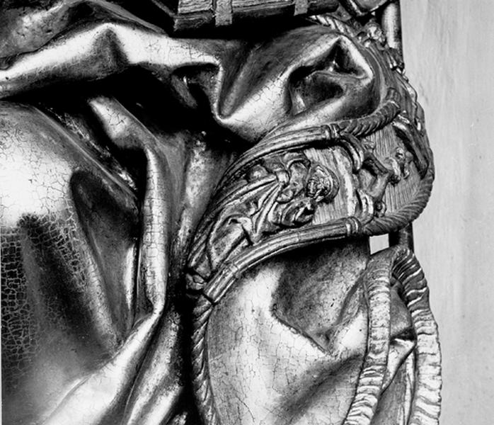 Statue de Saint Thiébaut : bordure de la chape sur laquelle est représenté l'apôtre Saint Jacques le Majeur (?).