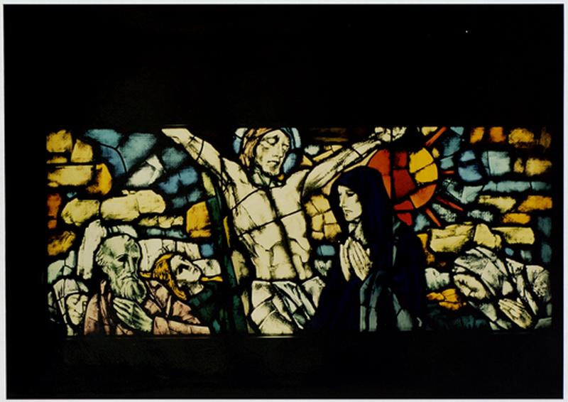 Verrière N VII : Christ en Croix.