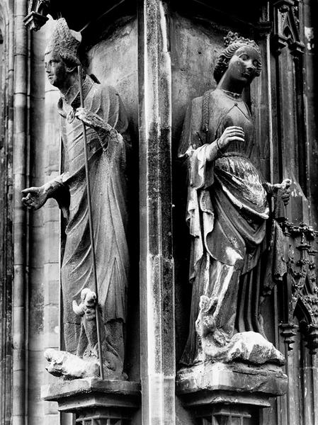 Tour Nord, contrefort N VIII : statues de Sainte Marguerite (02) et Saint Thiébaut (01).