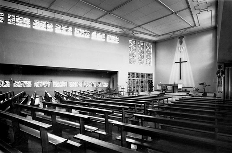 Vue d'ensemble intérieure de l'église.