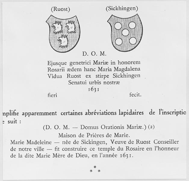 Transcription de l'inscription gravée sur une dalle encastrée dans le pan ouest de la chapelle de la Vierge avec les blasons des Ruost et des Sickingen.