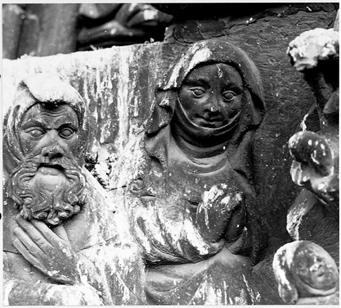 Façade ouest, portail : tympan de la Vie à la Vierge (A) : 1er registre, A1 : Joachim chassé du Temple.(détail)