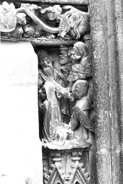 Portail ouest, voussure V, rouleaux 2, relief V30 : Martyre de Saint Matthieu.