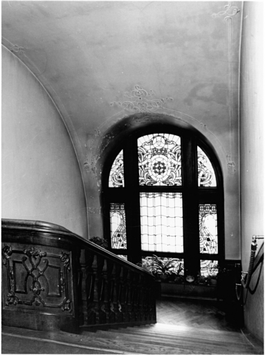 Escalier vu du second étage (avant restauration).