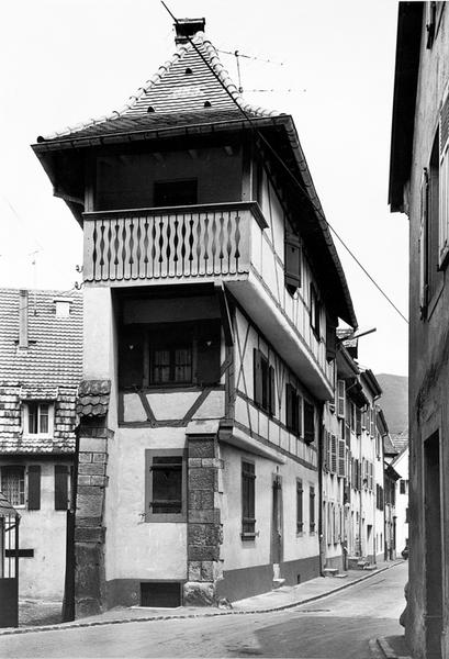 Vue d'ensemble de la maison vue du sud.