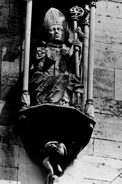 Façade ouest, sommet du pignon : statue 13 : Saint Thiébaut.