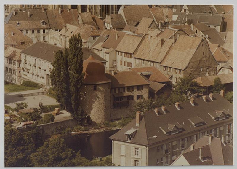 Tour des Sorcières et angle nord-est de l'enceinte vus du nord-est.