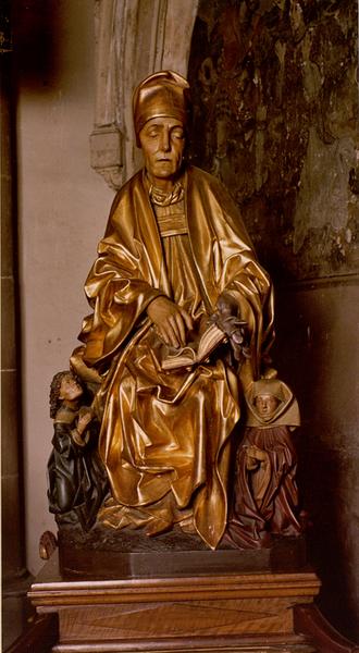 Statue de Saint Thiébaut et deux pèlerins, vue de face.