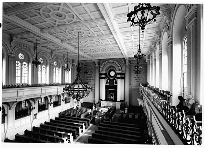 Vue intérieure depuis la tribune d'orgue.