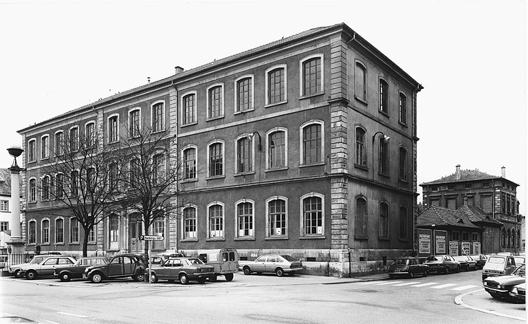 Vue d'ensemble prise du boulevard Roosevelt, avec bâtiment annexe et vestige de l'école professionnelle (à droite, sur la rue Buffon).