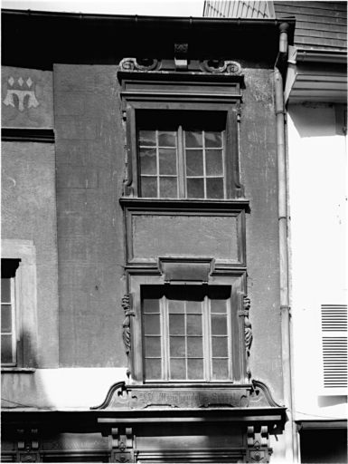 Elévation sur rue : partie droite élevée en 1886.