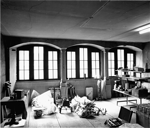 Salle du premier étage côté rue.