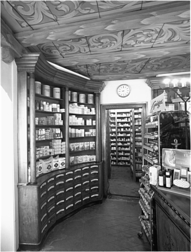 Meuble de pharmacie, style Restauration