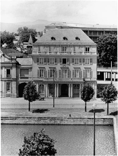 Vue ancienne de la chambre de commerce.