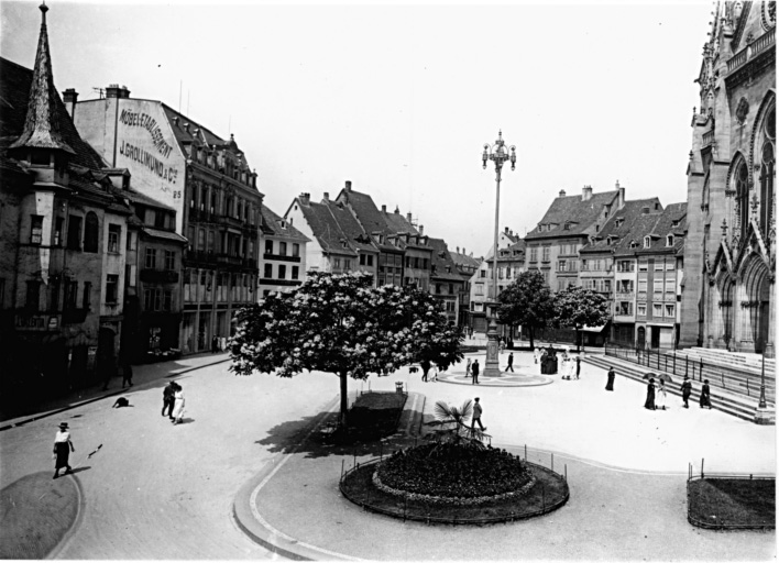 Vue ancienne de la place de la Réunion.