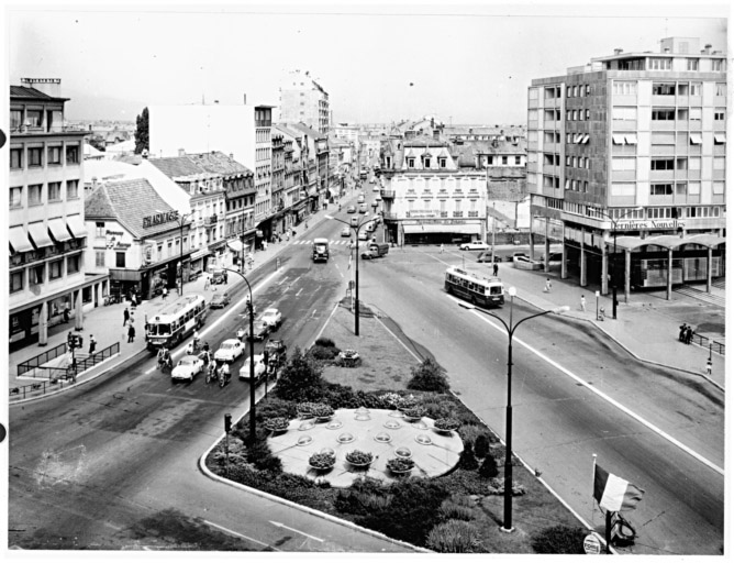 Vue de la place de l'Europe (porte Jeune).