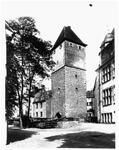 Vue ancienne de la tour Nessel restaurée.