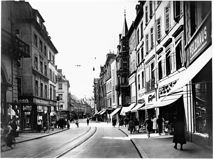 Vue ancienne de la rue du Sauvage.