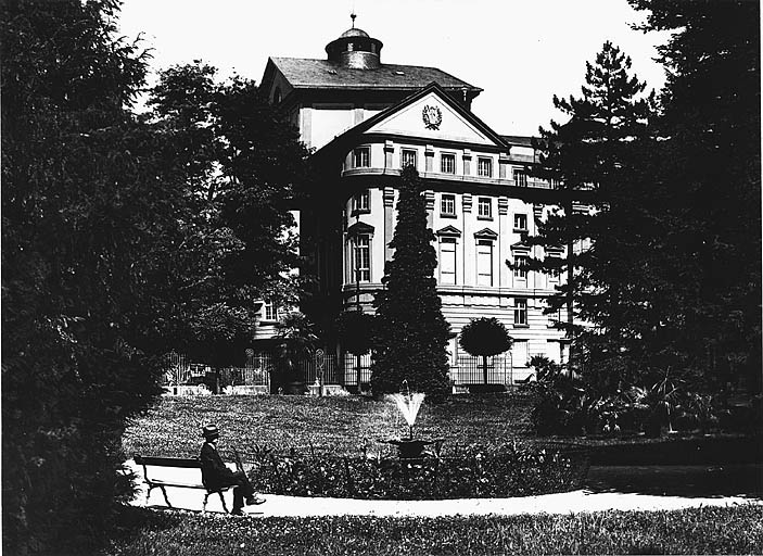 Vue ancienne du théâtre vu du square Steinbach.