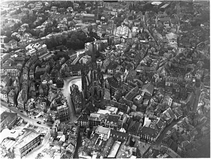 Vue aérienne du centre ville en 1944.