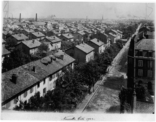 Vue ancienne de la nouvelle cité : rue de Strasbourg depuis le clocher de l'église Saint-Joseph.