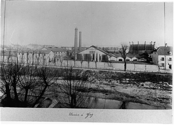 Vue ancienne de l'église à gaz au canal de la décharge.