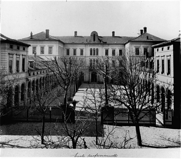 Vue de la cour intérieure en 1893.