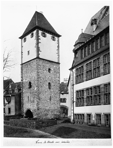 Vue ancienne de l'arrière de la tour Nessel restaurée.