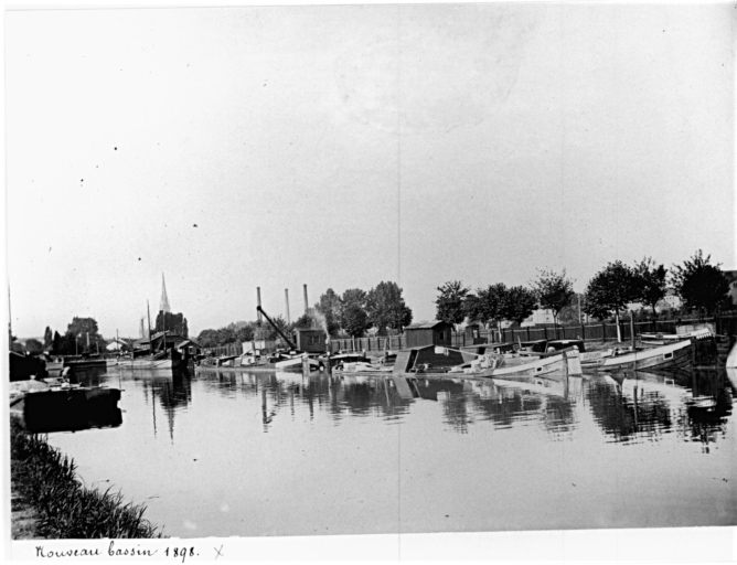 Vue ancienne du canal du Rhône : vue du nouveau bassin.