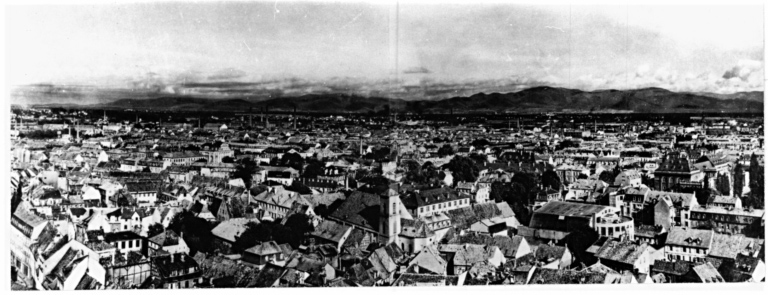 Panorama de Mulhouse depuis le clocher du Temple Saint-Etienne, en 1948.