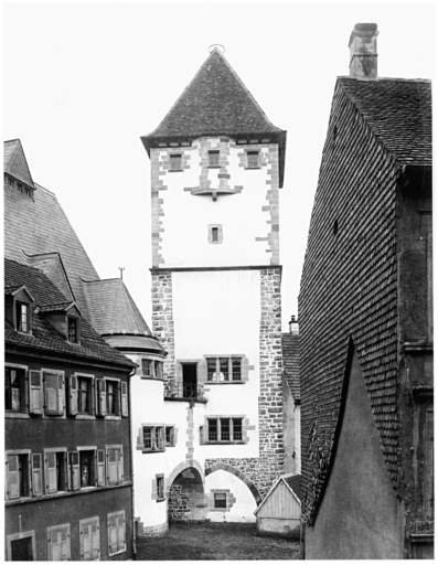 Vue ancienne de la tour Nessel restaurée.