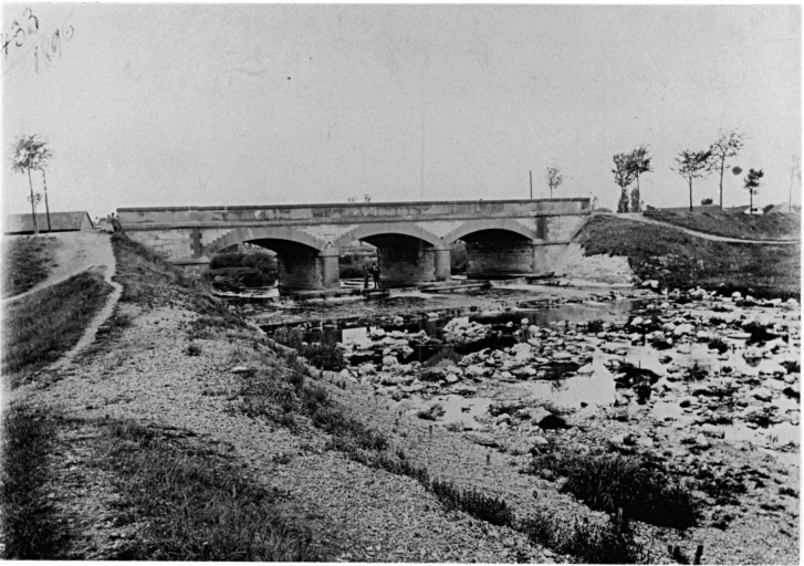 Vue ancienne du pont de la Doller avant destruction.