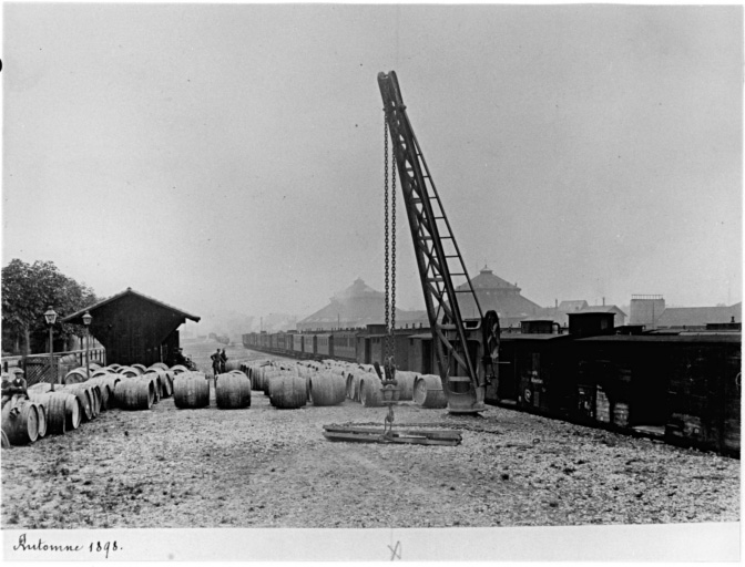 Vue ancienne de la gare de la Wanne : dépôt des marchandises.