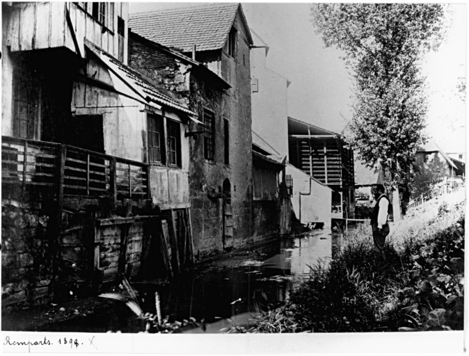 Vue ancienne des canaux : le Traenkbach entre le Bollwerk et la porte Jeune (tannerie Niederhauser, impasse des Drapiers).