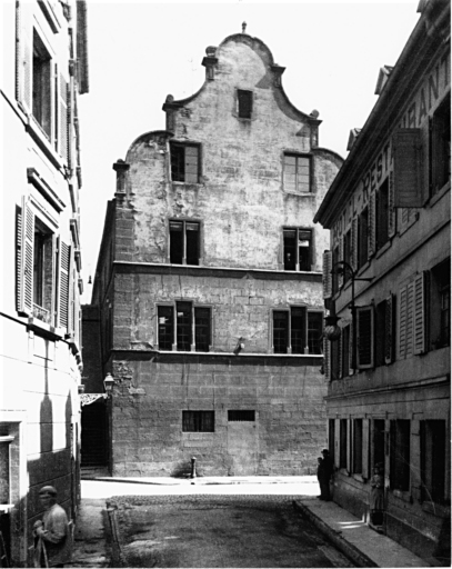 Vue ancienne de la façade sud avant restauration.