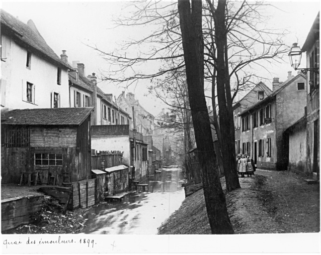 Vue ancienne du quai des Emouleurs (rue Camille Flamarion, arrière des maisons de la Grand'Rue à gauche).