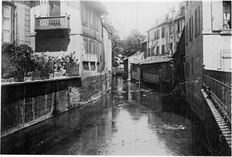 Vue ancienne des canaux : le Traenkbach à la porte Haute.