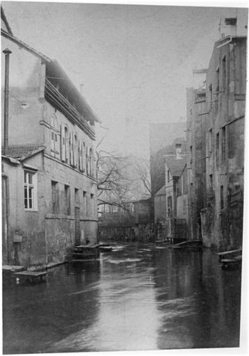 Vue ancienne des canaux : le Traenkbach à la porte du Miroir, entre la rue de Lyon et la rue des Trois-Rois.